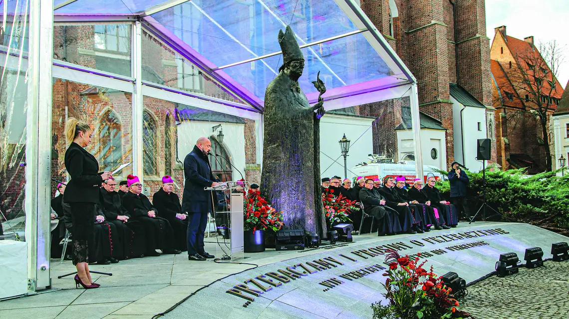 60. rocznicę orędzia biskupów polskich do niemieckich świętowano we Wrocławiu 18 listopada m.in. pod pomnikiem kard. Bolesława Kominka, który był autorem wiekopomnych słów fot. BP KEP