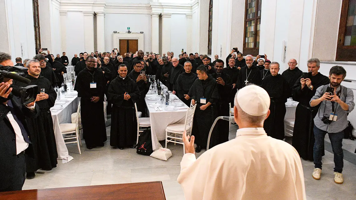 Spotkanie Leona XIV z augustianami podczas otwarcia kapituły generalnej, Rzym, 1 września 2025 r. Papież wywodzi się z tego zakonu fot. Francesco Sforza/Vatican Media/ Vatican Pool/Getty Images