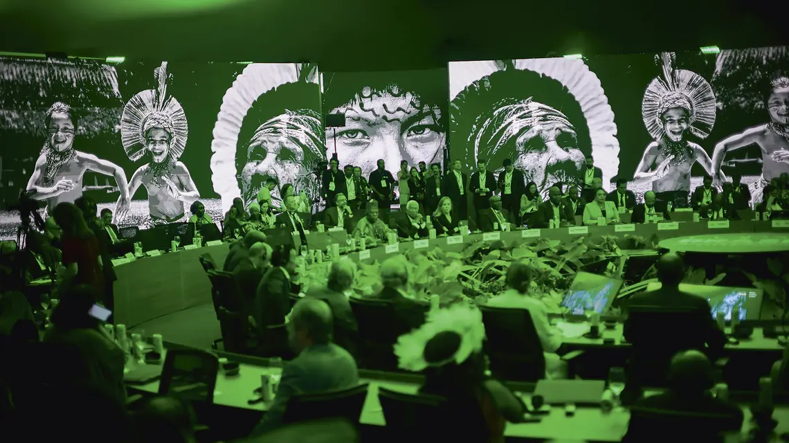 Sesja z udziałem liderów podczas szczytu klimatycznego COP30 w brazylijskim Belém. Dla państw rozwijających się sprawą kluczową jest dostęp do publicznych środków potrzebnych na walkę ze skutkami zmian klimatu fot. COP 30 Press Office/handout/Anadolu/ Getty Images