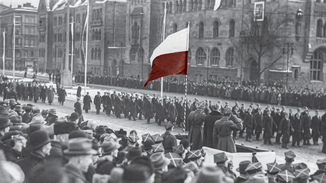 Defilada członków Związku Powstańców Wielkopolskich podczas obchodów rocznicy powstania, Poznań, 27 grudnia 1938 r. fot. NAC