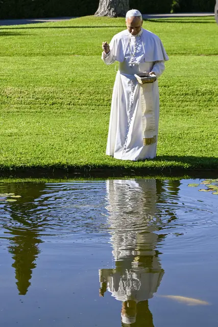Papież Leon XIV inauguruje Wioskę Laudato si’ (Borgo Laudato si’) w letniej rezydencji papieskiej w Castel Gandolfo we Włoszech, 5 września 2025 r. fot. Abaca/East News