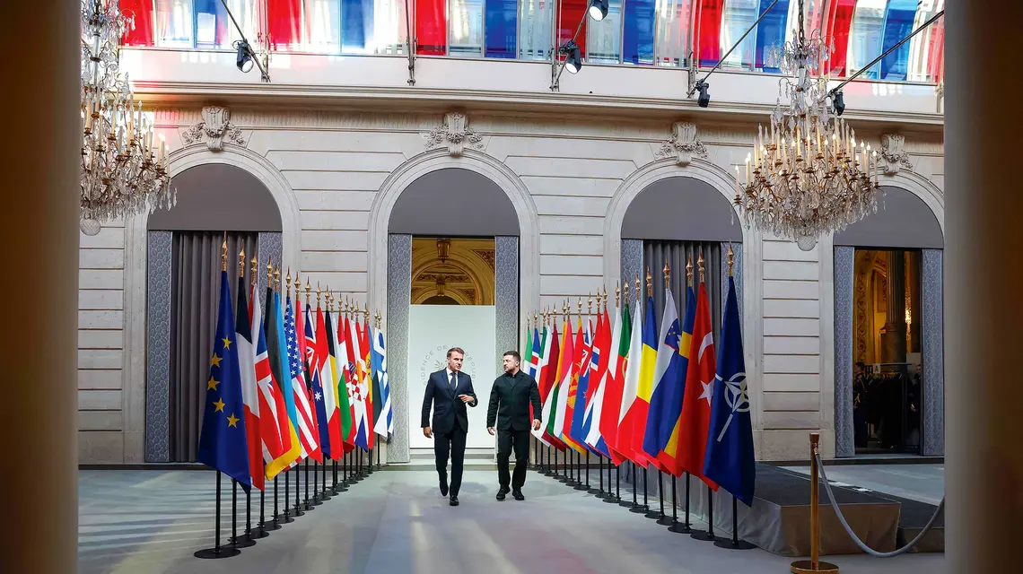 Prezydenci Emmanuel Macron i Wołodymyr Zełenski podczas spotkania w Paryżu, 6 stycznia 2025 r. fot. Yoan VALAT/POOL/ AFP/East News