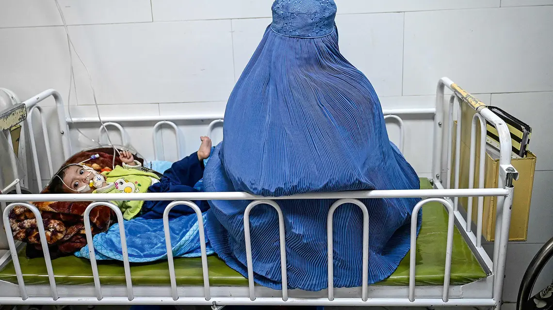 W ośrodku żywienia terapeutycznego Lekarzy bez Granic w szpitalu w Heracie przyjmowane są m.in. niedożywione afgańskie dzieci, Afganistan, 8 stycznia 2026 r. fot. Wakil KOHSAR/AFP/east news