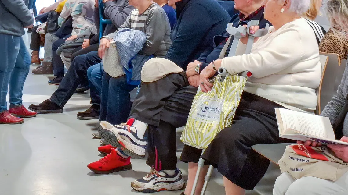 Pacjenci w kolejce do lekarzy specjalistów w Uniwersyteckim Centrum Kliniczno-Dydaktycznym w Łodzi, 13 marca 2025 r. Fot. Piotr Kamionka/Reporter/East News