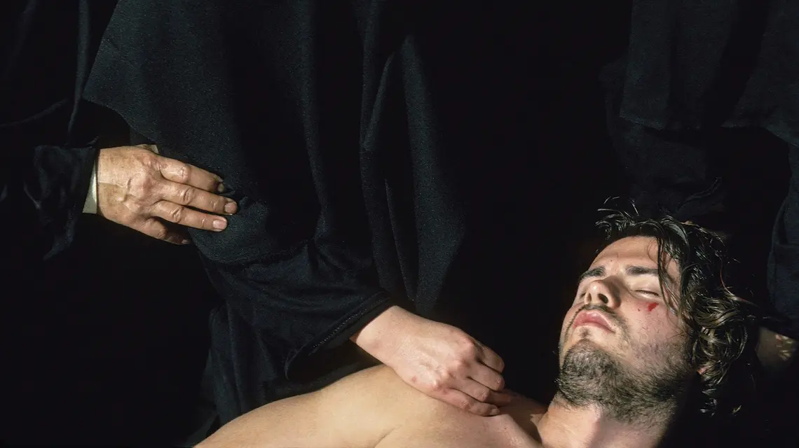 Inscenizacja śmierci Jezusa w wykonaniu meksykańskich pielgrzymów, Via Dolorosa w Jerozolimie, 1996 r. fot. Esaias BAITEL/ Gamma-Rapho/Getty Images