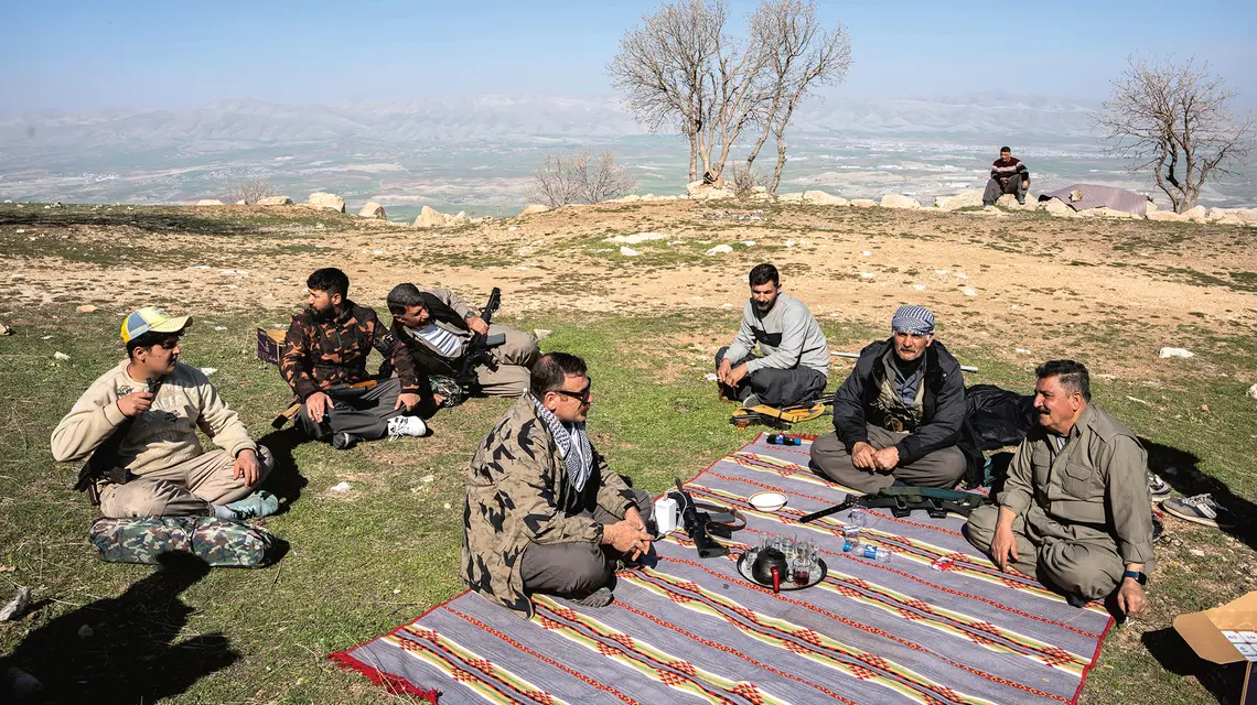 Kurdyjscy bojownicy nieopodal miasta As-Sulajmanijja w północno-wschodnim Iraku – niespełna 100 km od granicy z Iranem, 6 marca 2026 r. fot. Hawre Khalid/ Getty Images