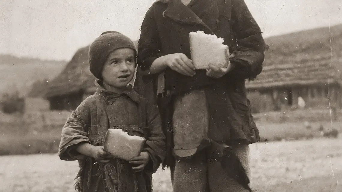 Dzieci ze wsi Sławsk (Śląsk Cieszyński), lata 1920 – 1939. fot. narodowe archiwum cyfrowe