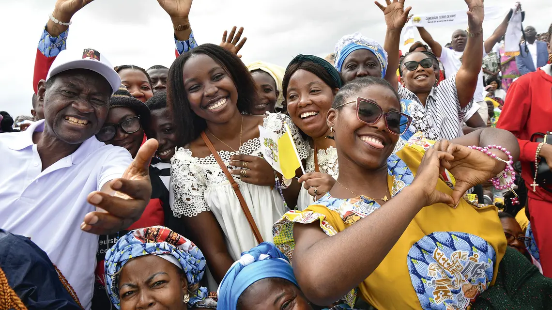 w Jaunde, kończącej wizytę papieża w Kamerunie, uczestniczyło 200 tys. wiernych fot. Abaca press/East News, Matteo Pernaselci/ Vatican Media/ Vatican Pool/Getty Images