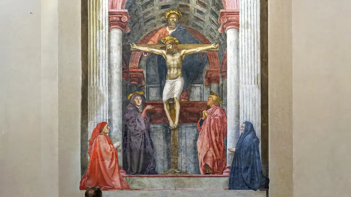 Renesansowy fresk Masaccia, Trójca Święta (ok. 1425–1427), w Bazylice Santa Maria Novella we Florencji. Widoczni na zdjęciu zwiedzający pozwalają poczuć monumentalną skalę tego przełomowego dzieła sztuki sakralnej | fot. Flickr
