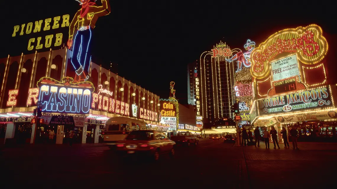 Oświetlone nocą kasyna, Las Vegas, Nevada, USA, czerwiec 2026 r. | fot. Bridgeman Images/East News