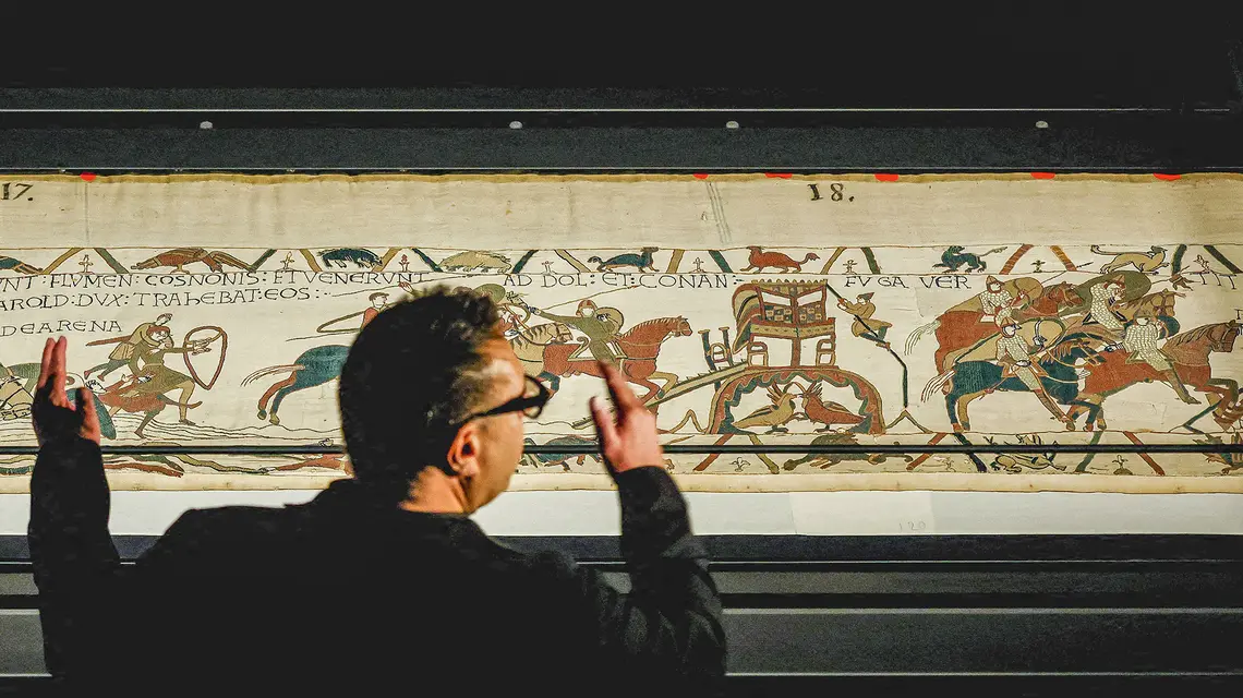 Tkanina z Bayeux jest jednym z najcenniejszych skarbów świata i jednym z najbardziej delikatnych | fot. Adrian DENNIS/AFP/East News