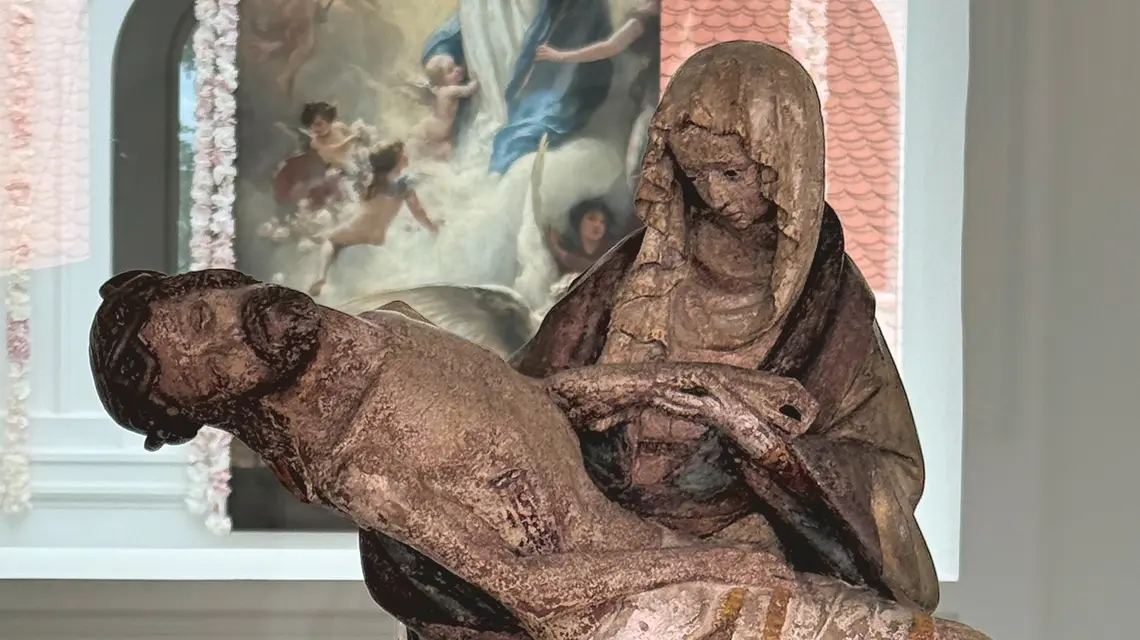 Opłakiwanie Chrystusa, rzeźba prawdopodobnie autorstwa tzw. Mistrza Drzwi z Altötting z początku XVI w. Przykład późnogotyckiej duchowości pasyjnej, włączającej widza emocjonalnie w scenę żałoby | fot. ks. Wojciech Nowicki