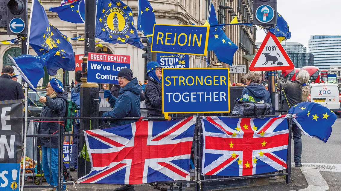 Na Wyspach już dawno dostrzeżono, że brexit przyniósł więcej strat niż korzyści. Na zdjęciu demonstracja zwolenników ponownego zbliżenia Wielkiej Brytanii z Unią Europejską, 31 stycznia 2024 r., w czwartą rocznicę wyjścia kraju ze struktur unijnych | Fot. Wiktor Szymanowicz/NurPhoto/East News