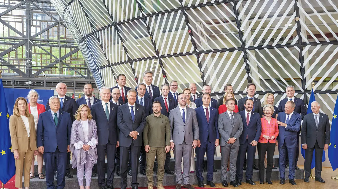 Liderzy państw Unii Europejskiej podczas szczytu w Brukseli 27 czerwca 2024 r. To właśnie szefowie rządów podejmują kluczowe decyzje dotyczące strategii unijnej oraz kierunków integracji europejskiej | Fot. Thierry Monasse/REPORTER/East News