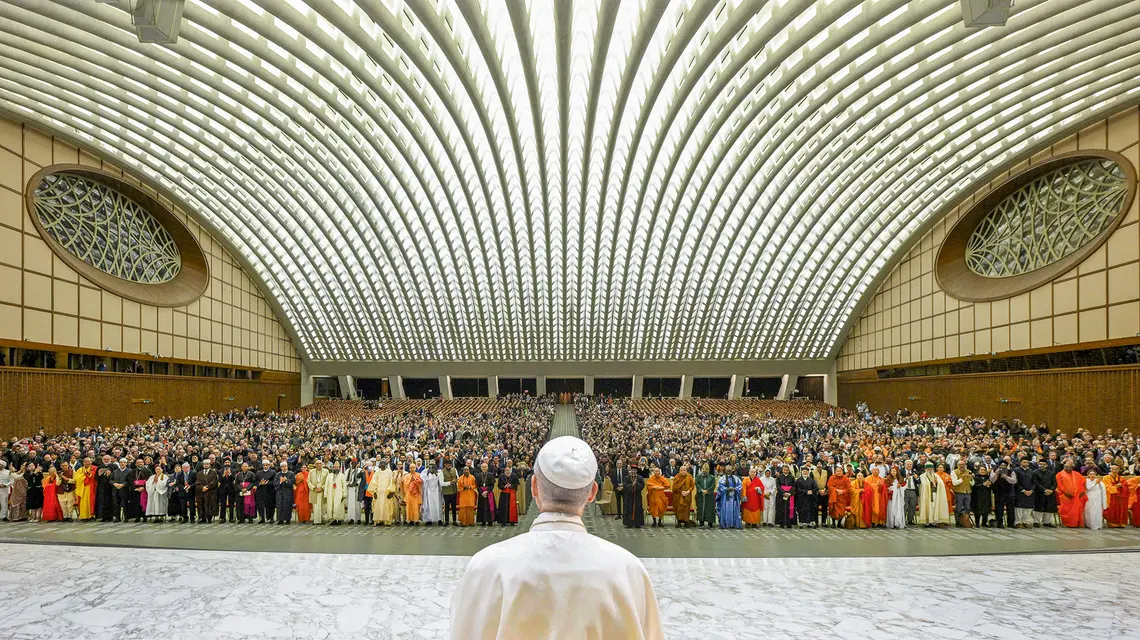 Papież Leon XIV w trakcie obchodów 60. rocznicy ogłoszenia soborowej deklaracji Nostra aetate o stosunku Kościoła do religii niechrześcijańskich, Watykan, 28 października 2025 r. | Fot. ABACA press/East News