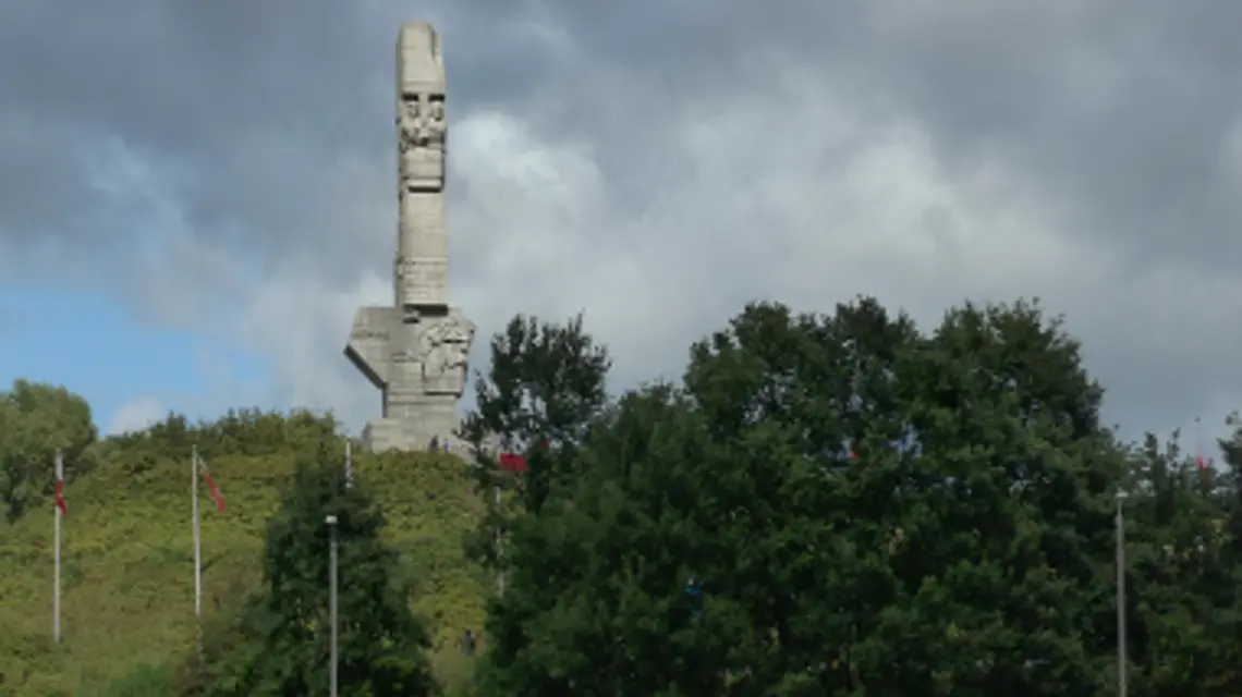 Westerplatte stało się symbolem rozpoczęcia II wojny światowej, mimo że naruszenie polskiej granicy nastąpiło w kilku miejscach, m. in. w Wieluniu 