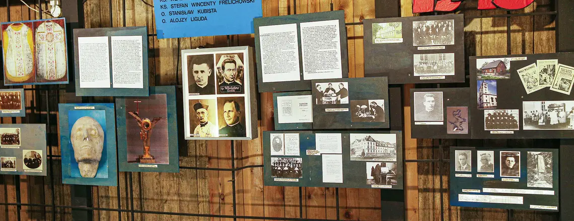 Wystawa „Błogosławieni męczennicy obozu Stutthof” zorganizowana w 2020 r. na terenie byłego niemieckiego nazistowskiego obozu koncentracyjnego Stutthof. Więźniem tego obozu był w 1940 r. ks. Stefan Wincenty Frelichowski fot. MONK PRESS/East News