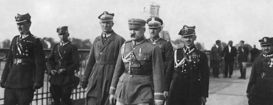 Józef Piłsudski na Moście Poniatowskiego, 12 maja 1926 r., na czele wiernych sobie oddziałów. Marszałek zajął warszawską Pragę i zażądał od prezydenta Stanisława Wojciechowskiego dymisji rządu Wincentego Witosa Fot. LASKI DIFFUSION/ East News