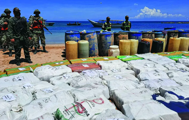 Narkotyki przechwycone przez wenezuelską armię. To przez ten kraj prowadzi szlak, skąd środki odurzające, produkowane przede wszystkim w Kolumbii, docierają ostatecznie do Stanów Zjednoczonych, Wenezuela, 5 września 2022 r. fot. Esteban ROJAS/AFP/ east news