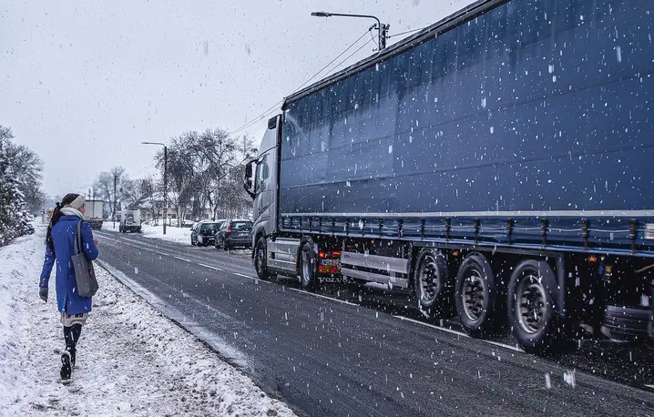  Tylko na ponaddwuprocentowe podwyżki mogli liczyć pracownicy transportu i logistyki, co dobrze oddaje zadyszkę, w jaką wpadła ta branża w ostatnich miesiącach fot. Eryk Stawinski/REPORTER/East News