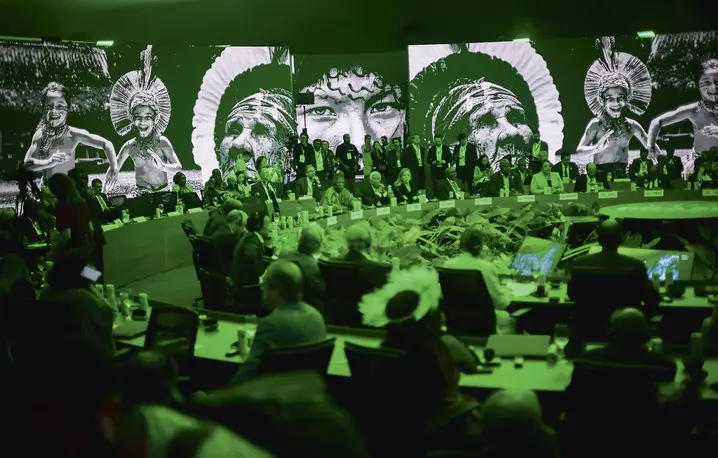 Sesja z udziałem liderów podczas szczytu klimatycznego COP30 w brazylijskim Belém. Dla państw rozwijających się sprawą kluczową jest dostęp do publicznych środków potrzebnych na walkę ze skutkami zmian klimatu fot. COP 30 Press Office/handout/Anadolu/ Getty Images