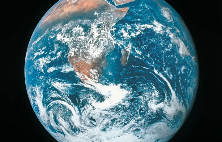 „Błękitna kulka” – zdjęcie wykonane w 1972 r. przez załogę Apollo 17, ostatniej jak dotąd załogowej wyprawy na Księżyc fot. getty images/NASA