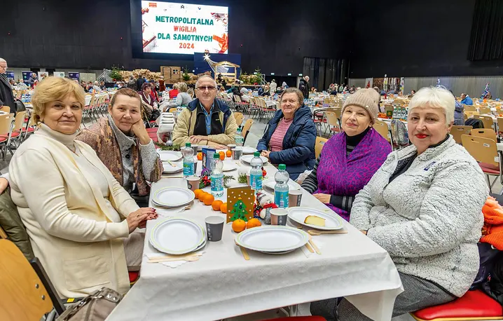 Metropolitalna Wigilia dla Samotnych 2024 organizowana przez Fundację Wolne Miejsce zgromadziła w hali Międzynarodowego Centrum Kongresowego kilka tysięcy osób, Katowice 24 grudnia 2024 r. fot. Materiały prasowe Fundacji Wolne Miejsce