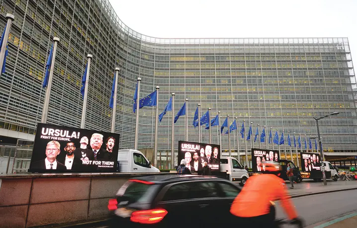 Protest przed siedzibą Komisji Europejskiej przeciwko wszechwładzy wielkich korporacji w internecie, Bruksela, 19 listopada 2025 r. fot. Thierry Monasse/Getty Images