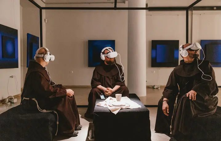 Technologia VR pozwala nie tylko oglądać, ale i przeżywać historię, będąc uczestnikiem wydarzeń. Na planie filmu o uzdrowieniu pod Jerychem pracowało ponad 100 osób. Premiera produkcji odbyła się w 2025 r. fot. Materiały prasowe/Miejsce słowa