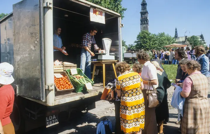 Polacy na Jasnej Górze podczas pierwszej pielgrzymki Jana Pawła II do Polski w czerwcu 1979 r. fot. Wojtek Laski/East News
