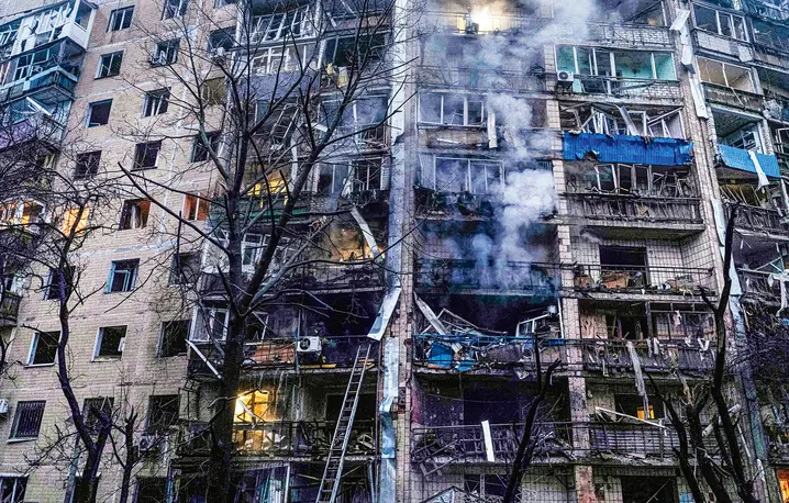 Uszkodzony po rosyjskim ataku blok w Kramatorsku w obwodzie donieckim, 8 lutego 2026 r. fot. IRYNA RYBAKOVA/AFP/East News