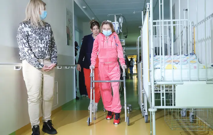 Pierwszy w Polsce przeszczep serca transportowanego z zagranicy za pomocą urządzenia OCS Heart. Kardiochirurdzy z Warszawskiego Uniwersytetu Medycznego przeszczepili serce 14-latce, pobrane od dawcy na Litwie, Warszawa, 20.01. 2025 r. fot. PaweŁ WodzyŃski/East News