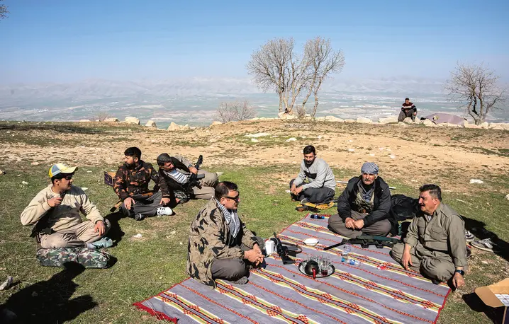 Kurdyjscy bojownicy nieopodal miasta As-Sulajmanijja w północno-wschodnim Iraku – niespełna 100 km od granicy z Iranem, 6 marca 2026 r. fot. Hawre Khalid/ Getty Images