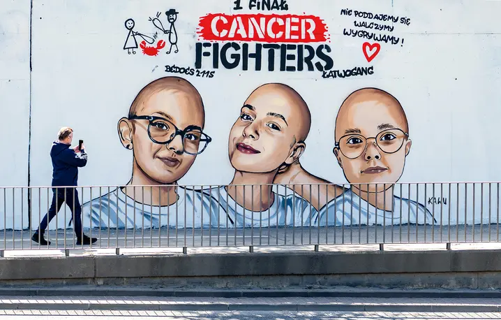 Mural wspierający akcję Cancer Fighters w Poznaniu autorstwa grafficiarza Kawu, 26 kwietnia 2026 r. Fot. Łukasz Gdak/East News