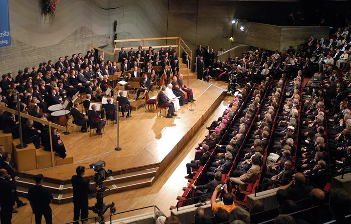 Podczas wykładu wygłoszonego na uniwersytecie w Ratzybonie papież Benedykt XVI apelował o prawdziwy dialog między religiami, kulturami i nauką – oparty na wspólnym fundamencie rozumu, 12 września 2006 r. fot. Arturo Mari/ L'Osservatore Romano/ atican Pool/Getty Images