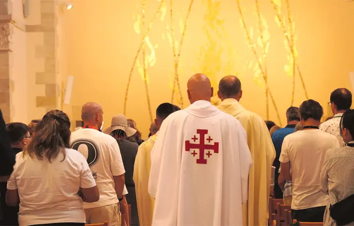 Od 1957 r. msza św. we wspólnocie odprawiana jest we współczesnym języku hebrajskim. W opracowaniu są nowe tłumaczenia oficjalnych ksiąg liturgicznych i innych materiałów