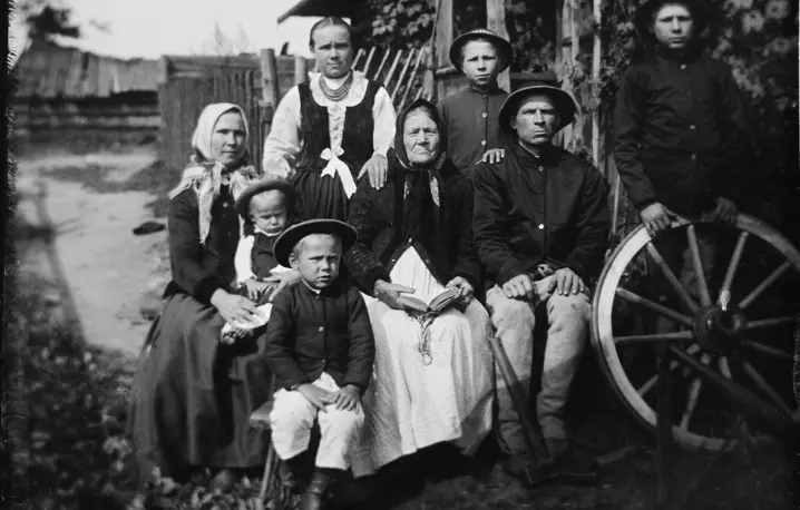 Wielopokoleniowa rodzina z Murzasichla, 1906 rok fot. Zbiory Muzeum etnograficznego w Krakowie