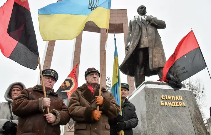 Dla jednych zbrodniarz, dla innych bohater – dla niektórych Ukraińców Stepan Bandera wciąż pozostaje bojownikiem o wolny kraj, uosabiającym opór przeciwko reżimowi ZSRR. Na zdjęciu: obchody 117. rocznicy urodzin Bandery, Lwów, 1 stycznia 2026 r. | fot. Beata Zawrzel/REPORTER/East News