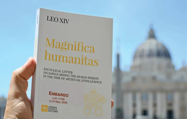 Wielu spodziewało się zapewne, że Magnifica humanitas będzie encykliką orzekającą, że taka czy inna technologia jest zła. Tymczasem to bardzo pozytywna wizja tego, co można robić, a przede wszystkim wielka afirmacja człowieczeństwa – mówi Maciej Mróz. Encyklikę zaprezentowano 25 maja w Watykanie | fot. Alberto Pizzoli/AFP/East News