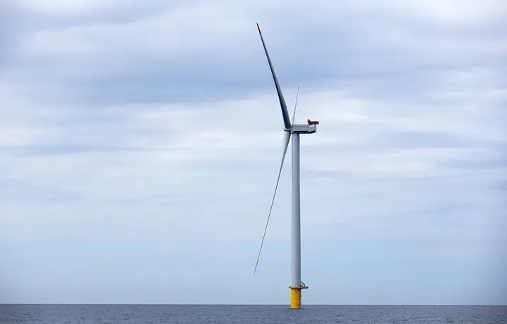 10 lipca do stacji w Choczewie popłynęła po raz pierwszy energia wyprodukowana przez morką farmę wiatrową Baltic Power. Docelowo farma ma dysponować mocą ok. 1,2 GW | Fot. Piotr Matusewicz/East News