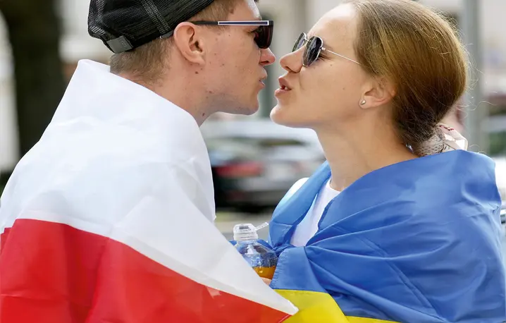 Przeciwwagą dla mowy nienawiści i polaryzacji są inicjatywy budujące spójność społeczną i poczucie wspólnoty. Na zdjęciu: Manifestacja Przyjaźni z Ukrainą w Warszawie, 19 lipca 2026 r. | fot. Marysia Zawada/REPORTER/East News