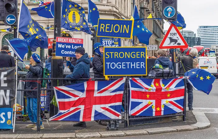 Na Wyspach już dawno dostrzeżono, że brexit przyniósł więcej strat niż korzyści. Na zdjęciu demonstracja zwolenników ponownego zbliżenia Wielkiej Brytanii z Unią Europejską, 31 stycznia 2024 r., w czwartą rocznicę wyjścia kraju ze struktur unijnych | Fot. Wiktor Szymanowicz/NurPhoto/East News