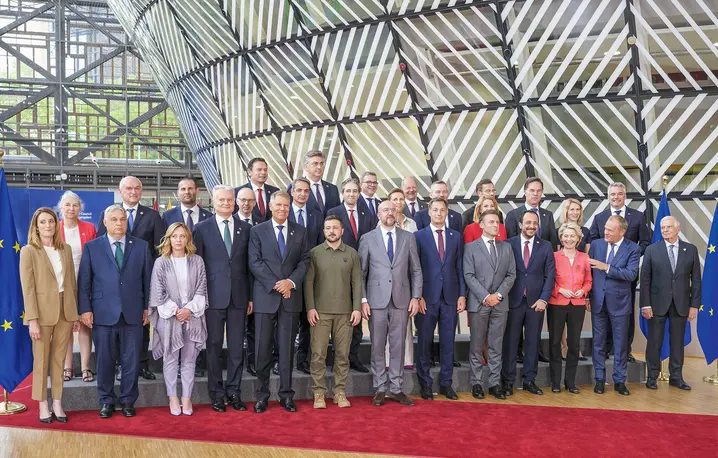 Liderzy państw Unii Europejskiej podczas szczytu w Brukseli 27 czerwca 2024 r. To właśnie szefowie rządów podejmują kluczowe decyzje dotyczące strategii unijnej oraz kierunków integracji europejskiej | Fot. Thierry Monasse/REPORTER/East News