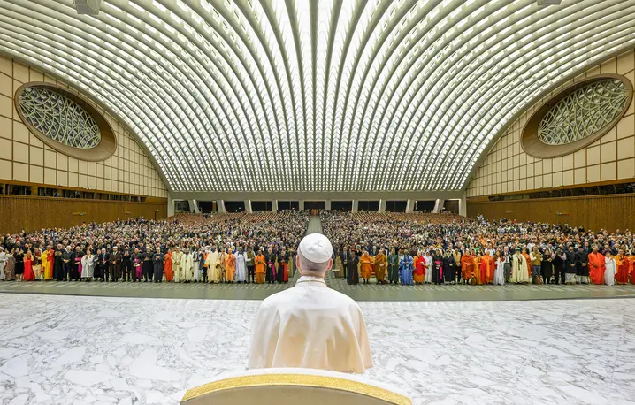 Papież Leon XIV w trakcie obchodów 60. rocznicy ogłoszenia soborowej deklaracji Nostra aetate o stosunku Kościoła do religii niechrześcijańskich, Watykan, 28 października 2025 r. | Fot. ABACA press/East News