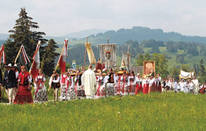 FOT. GRZEGORZ MOMOT/PAP. Procesja Bożego Ciała w Czerwiennem k. Zakopanego.