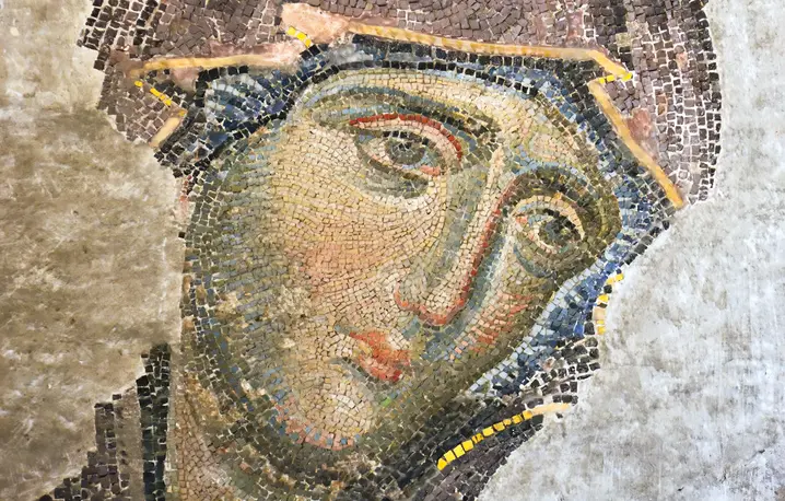 Mozaika z XIII wieku, przedstawiająca Matkę Boską. Znajduje się w górnej galerii świątyni Hagia Sophia w Stambule w Turcji fot. zn/mGetty Images