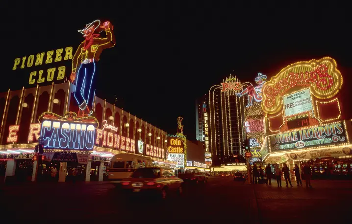 Oświetlone nocą kasyna, Las Vegas, Nevada, USA, czerwiec 2026 r. | fot. Bridgeman Images/East News