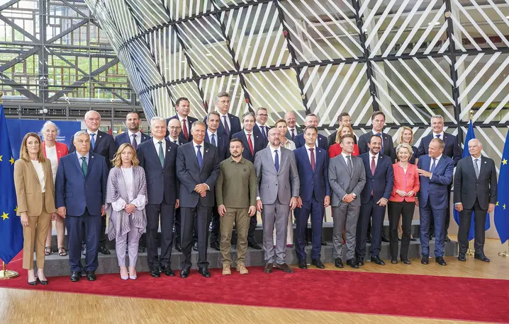 Liderzy państw Unii Europejskiej podczas szczytu w Brukseli 27 czerwca 2024 r. To właśnie szefowie rządów podejmują kluczowe decyzje dotyczące strategii unijnej oraz kierunków integracji europejskiej | Fot. Thierry Monasse/REPORTER/East News