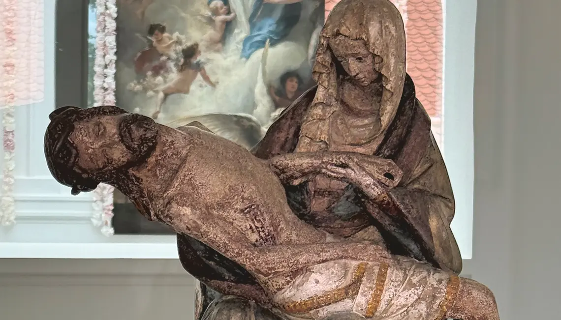 Opłakiwanie Chrystusa, rzeźba prawdopodobnie autorstwa tzw. Mistrza Drzwi z Altötting z początku XVI w. Przykład późnogotyckiej duchowości pasyjnej, włączającej widza emocjonalnie w scenę żałoby | fot. ks. Wojciech Nowicki
