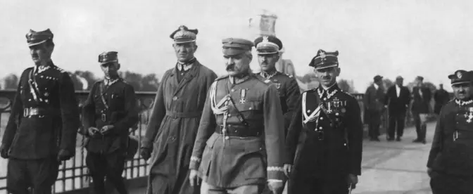 Józef Piłsudski na Moście Poniatowskiego, 12 maja 1926 r., na czele wiernych sobie oddziałów. Marszałek zajął warszawską Pragę i zażądał od prezydenta Stanisława Wojciechowskiego dymisji rządu Wincentego Witosa Fot. LASKI DIFFUSION/ East News